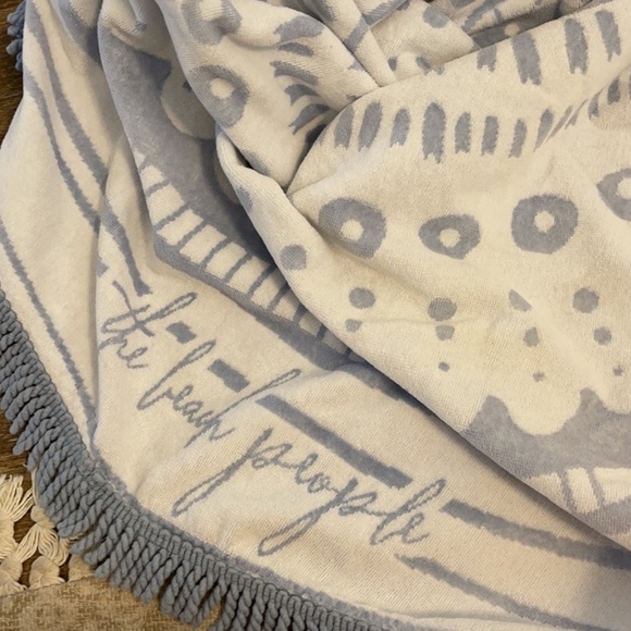 The Beach People Wategos Round Towel - Picture 2 of 2